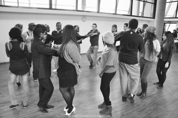 Cours de bachata à l'université d'Evry 2012